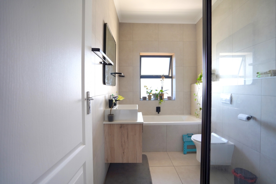 To Let 3 Bedroom Property for Rent in Sandown Western Cape